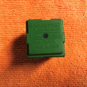 Relais MERCEDES-BENZ A0045450405