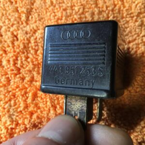 Relais Audi 443951253S