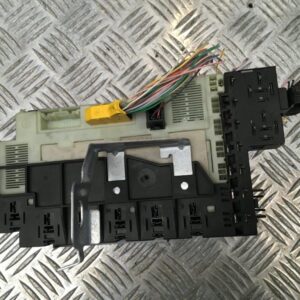 Zekeringkast Renault Clio II 1.2 Benzine 2000 - 8200031555