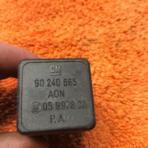 Relais GM 90240665