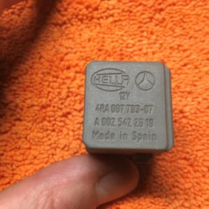 Relais  HELLA 4RA00779307