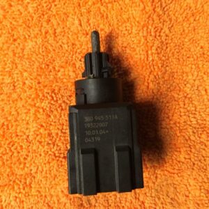 Interrupteur feux de freins 3B0945511A VW Polo IV 9N/1 1.4i 16v Essence 11/2004