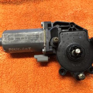 Electric window motor front right Peugeot Partner BOSCH 0130821762