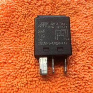 Relais 12V 95VW10K705EA - 7M0951253C