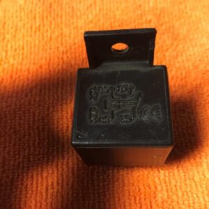 Relais 12V 80 A avec attache de fixation