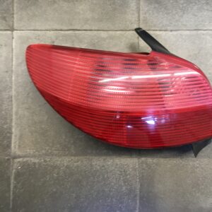 Feu arrière gauche Peugeot 206 1.6 16V XS 2001