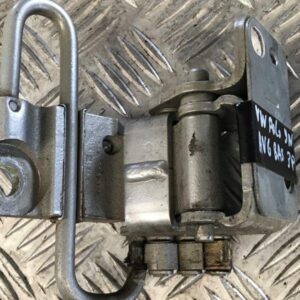 Charnière de porte avant gauche VW Polo IV 9N2 1.4i 16v Essence 11/2004 - 6Q0831411