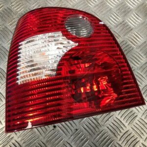 Taillight Left VW POLO IV 9N1 1.4i 16v Essence 11/2004 - 6Q6945111H