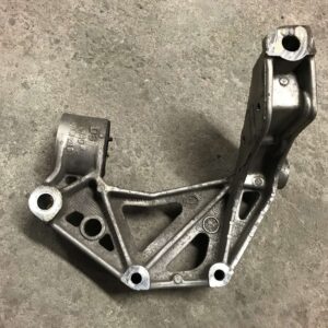Support triangle gauche VW Polo IV 9N/2 1.4i 16v Essence 11/2004 - 6Q0199293D