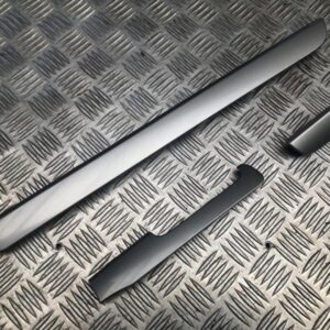 Grijze decoratieve inzet VW GOLF VI 2.0L TDI 06/2009 - 5K1858415B