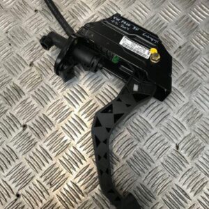 Clutch pedal VW Polo IV 9N2 1.4i 16v Essence 11/2004 - 6Q1721059M