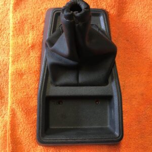 Cache levier de vitesse Peugeot 205 1.0 Essence 1991 - 9252589577E