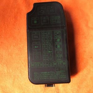 Couvercle boite a fusible Mitsubishi Colt - MR394471