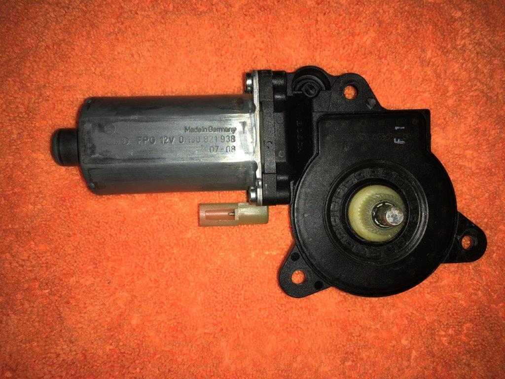 Moteur De Lève-vitre Avant Gauche Pour Ford Grand C-Max 2 1.6 Tdci 115 FAP - Référence 2270529 - Occasion