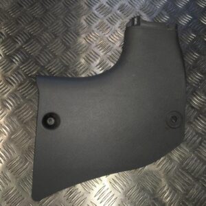 Garniture intérieur: Droit Opel Vectra 1.8 16V SEDAN Essence 06/2001 - GM 90503592