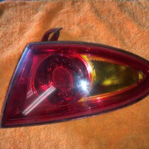 Feu arrière droit extérieur Seat Leon 1.9 TDI 2009 - Hella 1P0945257C