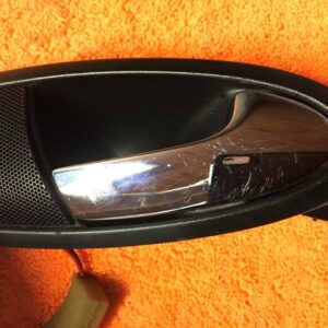 Poignée de porte intérieur + enceinte Seat Leon 1.9 TDI 2009 - Seat 5P0035411