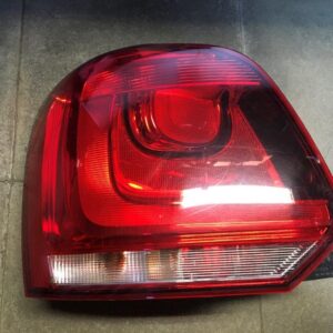 Feu arrière gauche VW Polo V 3 cyl. 1.2L Essence Injection 2011 - VW 6R0945095
