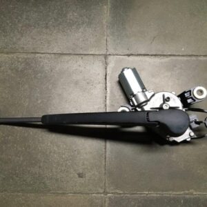 Moteur essui glace arrière + balai d'essui glace VW Polo V 3 cyl. 1.2L Essence Injection 2011 - Bosch 0390201216
