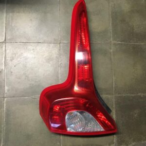 Feu arrière gauche Volvo C30 1.6L 4 Cylindre TD - Volvo 27710105