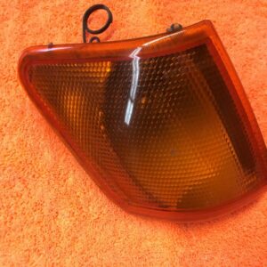 Clignotant droit Ford Fiesta 1.0L Essence 1989 - Ford 89FG13K370AA