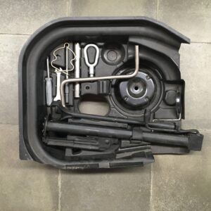 Outils de bord: cric BMW 316i COMPACT 1.6L Essence 1995 E36 - 71111182662
