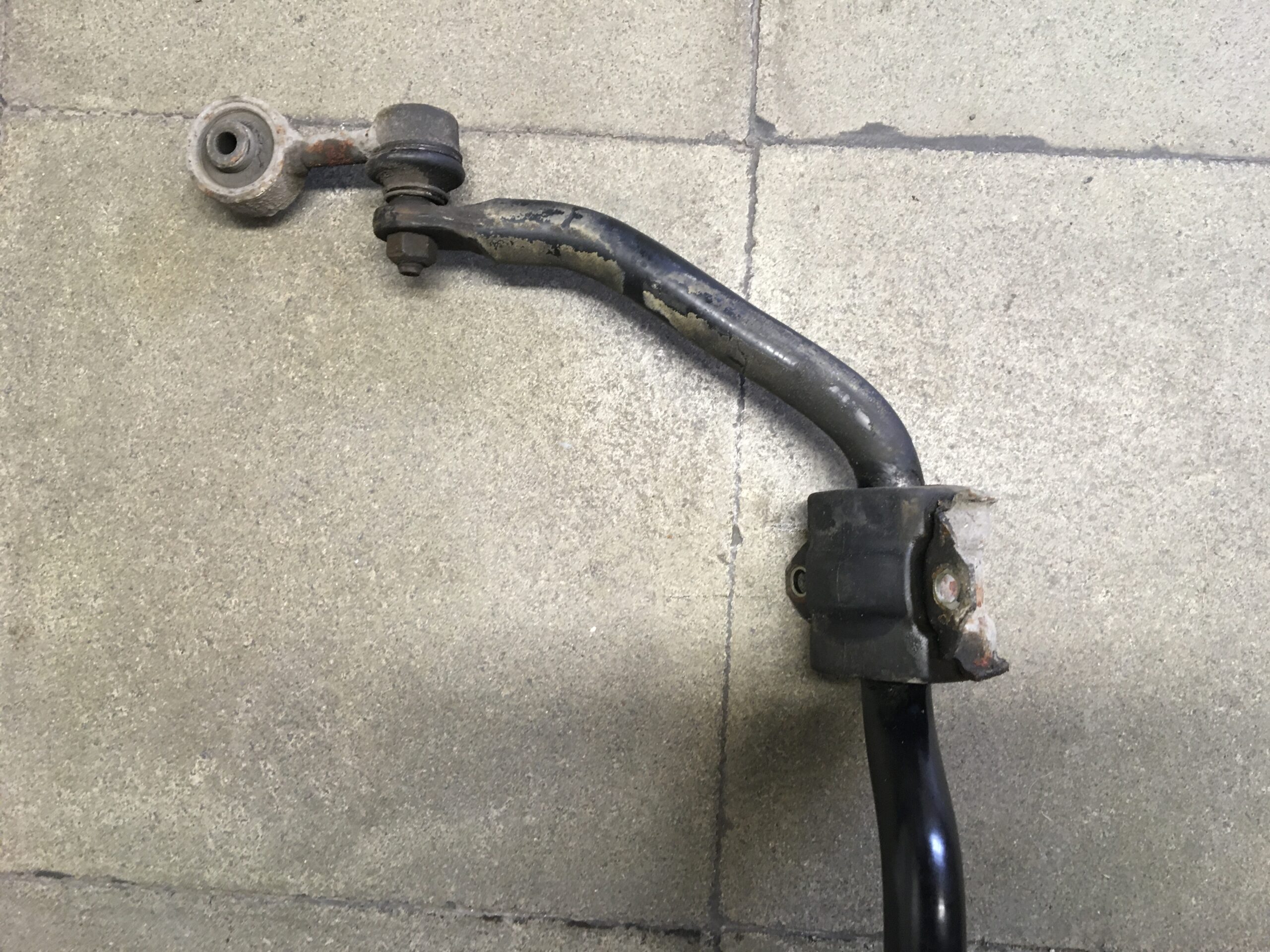 OEM BMW Suspension Bracket Genuine OEM Front Left Stabilizer Bar Bracket 31351127202 For BMW 318i & Other Models 318i Front Suspension