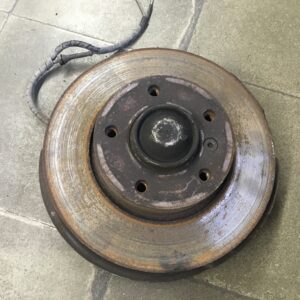Wielnaaf + Remschijf Vooraan Rechts BMW 316i COMPACT 1.6L Benzine 1995 E36