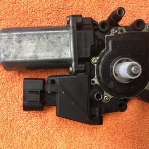 Moteur lève vitre droit Audi A3 1999-2002 – Brose 05071940 – 114180-102