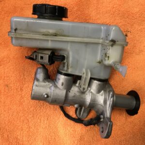 Used Master Cylindre + Tank VW Golf MK7- TRW 8719