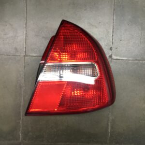Tail light right Mistubishi Carisma 1.6 16V Gasoline 2001 - Hella 151086