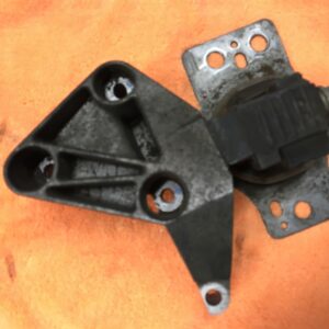 Support moteur, patte de fixation moteur droit Renault - 8200437464