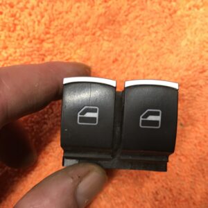 Commutateur vitre électrique avant gauche Golf V 2006 - 1K3868049C