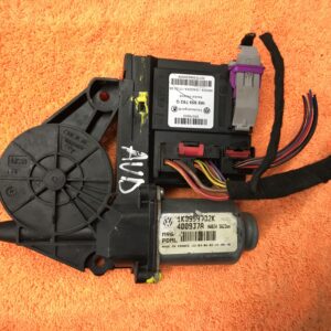 Raammotor voor rechts Golf V 2006 - 1K0959702K