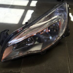 Rechter koplamp Opel Astra 2009-2015 - HELLA 1EG010011-311