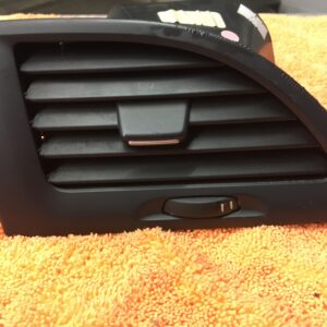 Grille d'aération gauche tableau de bord Renault Megane III - 687615707R