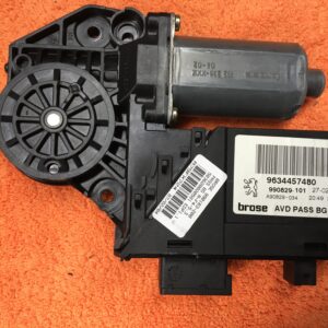 Moteur lève vitre avant droit Peugeot 307 2.0 HDI - Brose 9634457480