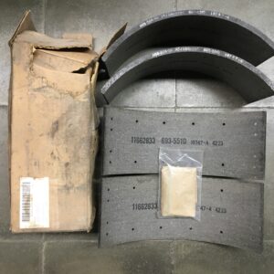 Kit de garnitures de frein à tambour M62 Wrecker - White Farm Equipment Co. 11662833 - 693-551D