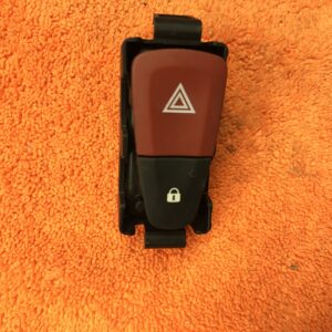 Commutateur feu de détresse Renault Megane III - Delphi 8200214896A