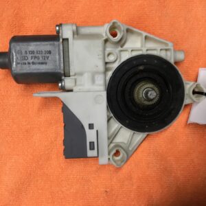 Moteur lève vitre arrière droit Peugeot 407 SW 1.6 Hdi 2005 - Bosch 0130822200