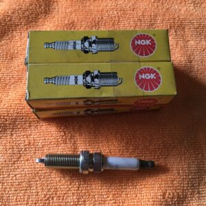 Bougie d'allumage NGK LZKAR7A- référence 6799