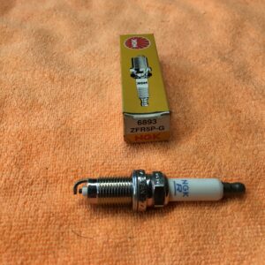 bougie d'allumage NGK ZFR5P-G référence 6893