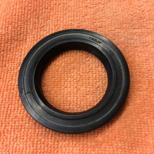 Rear Hub Outer Bearing Oil Seal (Grease Seal) 40x52x62